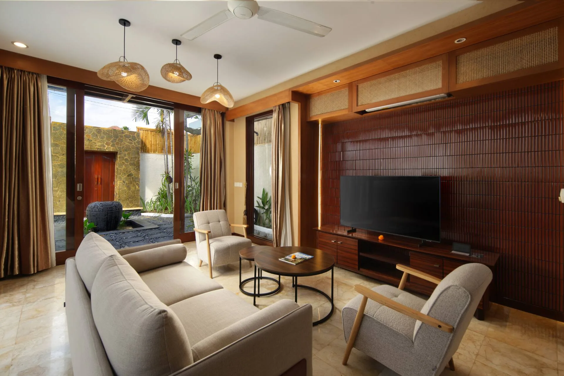 Homely Place : 3 Bedroom Villa 9 Minutes to Batu Bolong 3