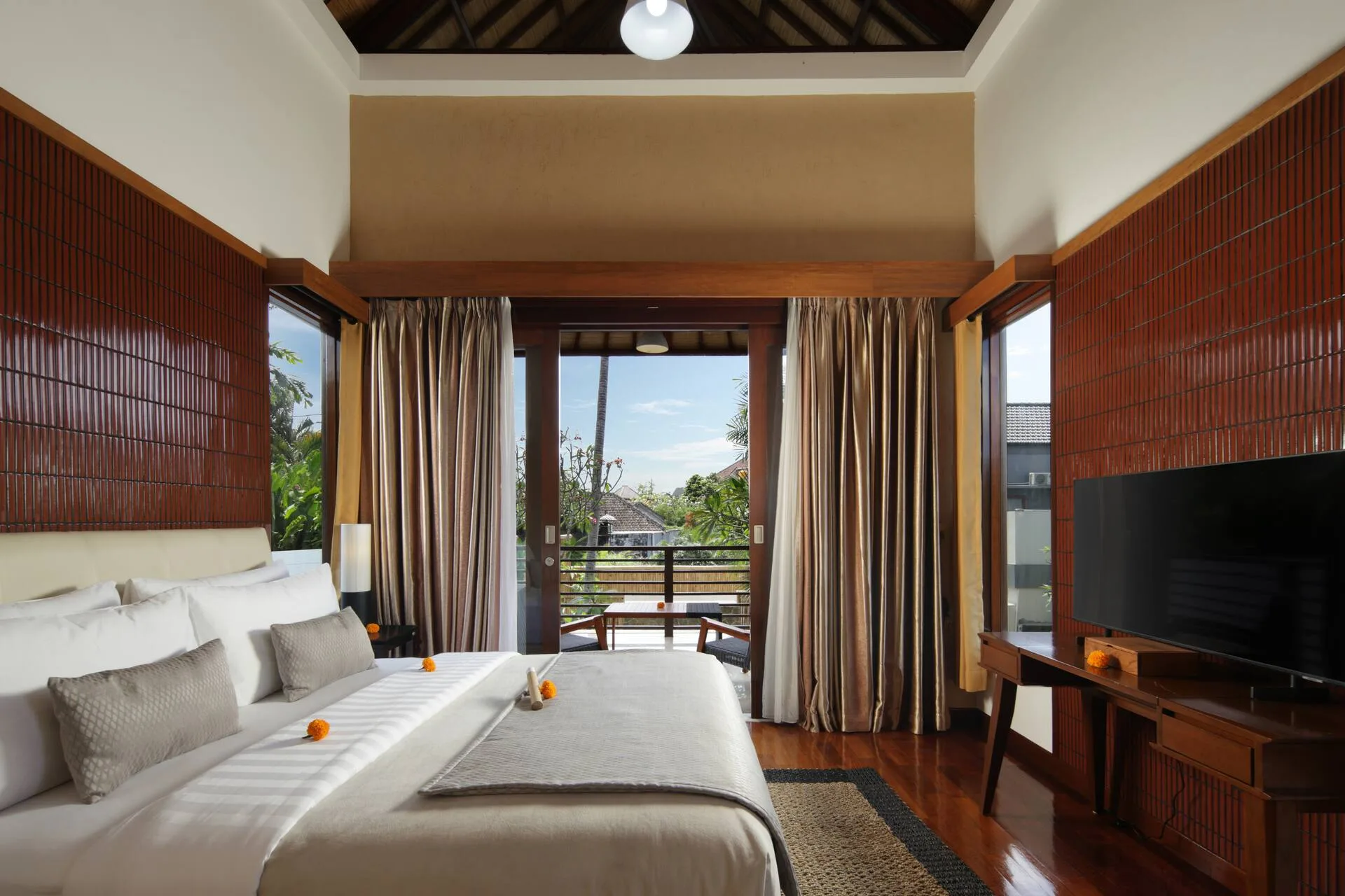 Homely Place : 3 Bedroom Villa 9 Minutes to Batu Bolong 5