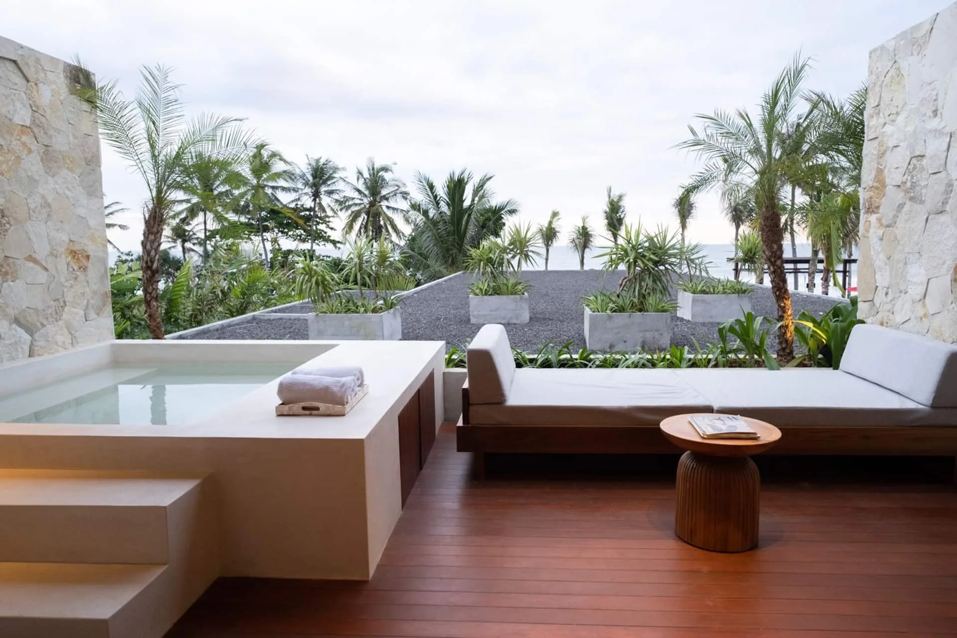 Beach Access : Jaccuzi 1 Bedroom Luxury Suite Ocean View 3