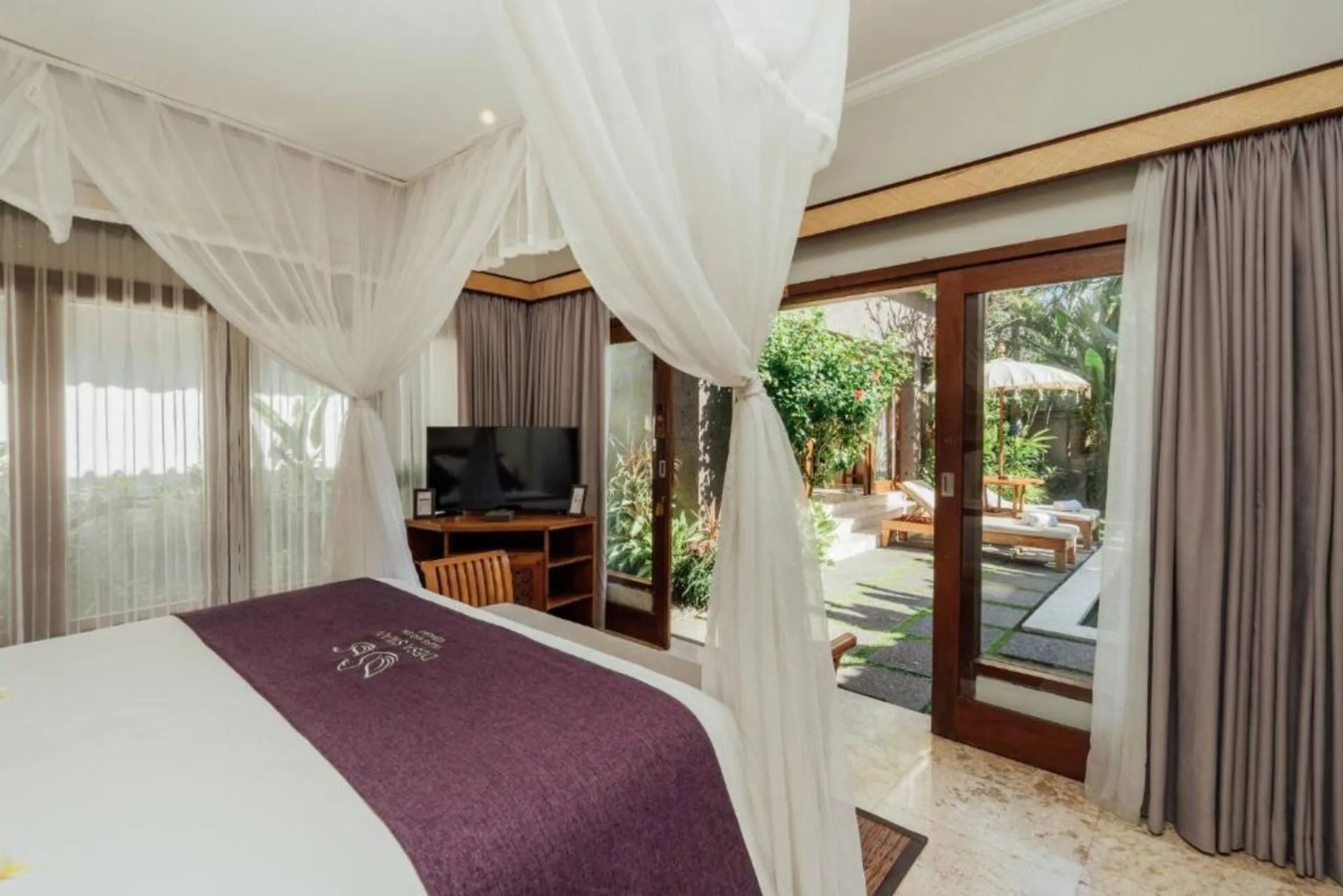 Beachfront 2 Bedroom Private Resort Villa -keramas Beach 3