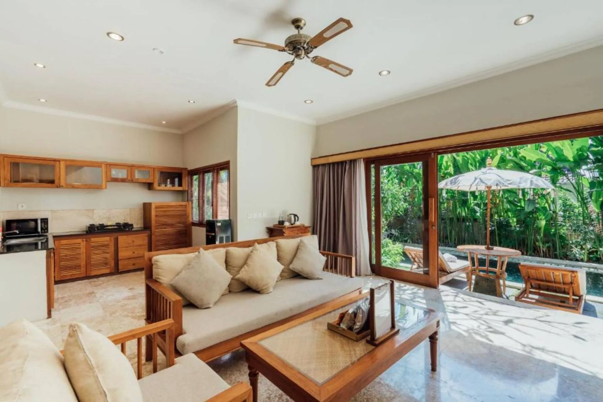 Beachfront 2 Bedroom Private Resort Villa -keramas Beach 4