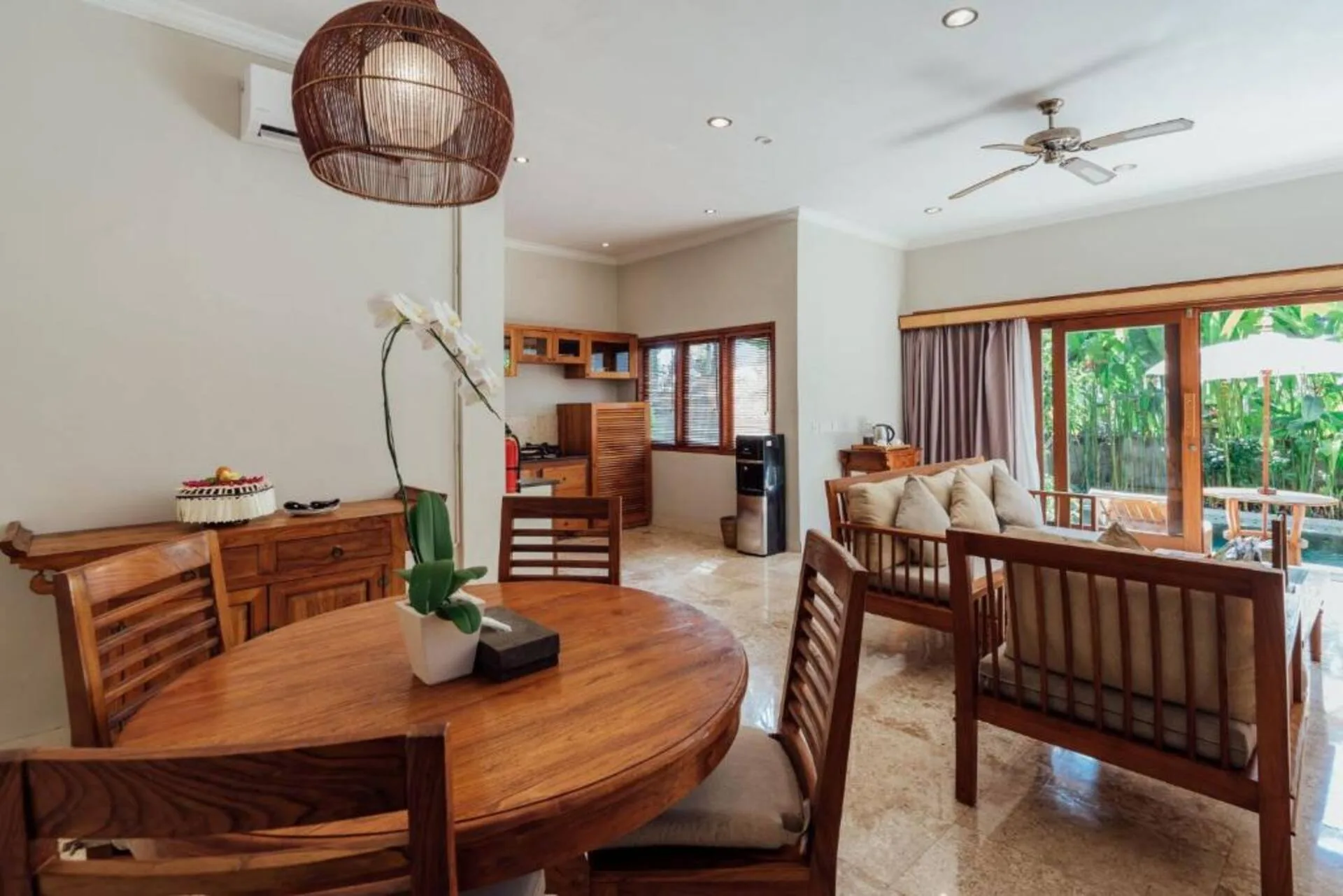Beachfront 2 Bedroom Private Resort Villa -keramas Beach 5