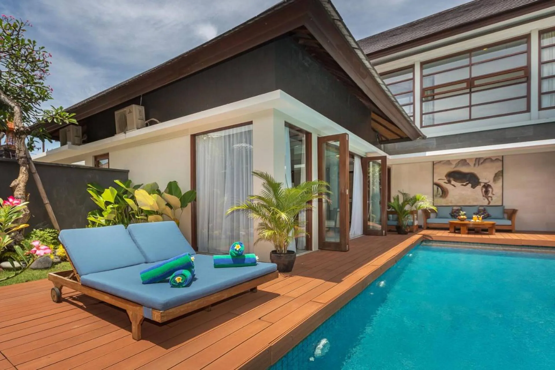 Elegant 3 Bedroom Stylish Villa in Seminyak 3