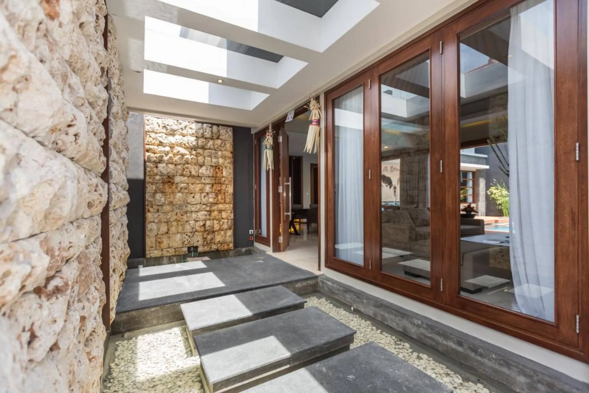 Elegant 3 Bedroom Stylish Villa in Seminyak 5