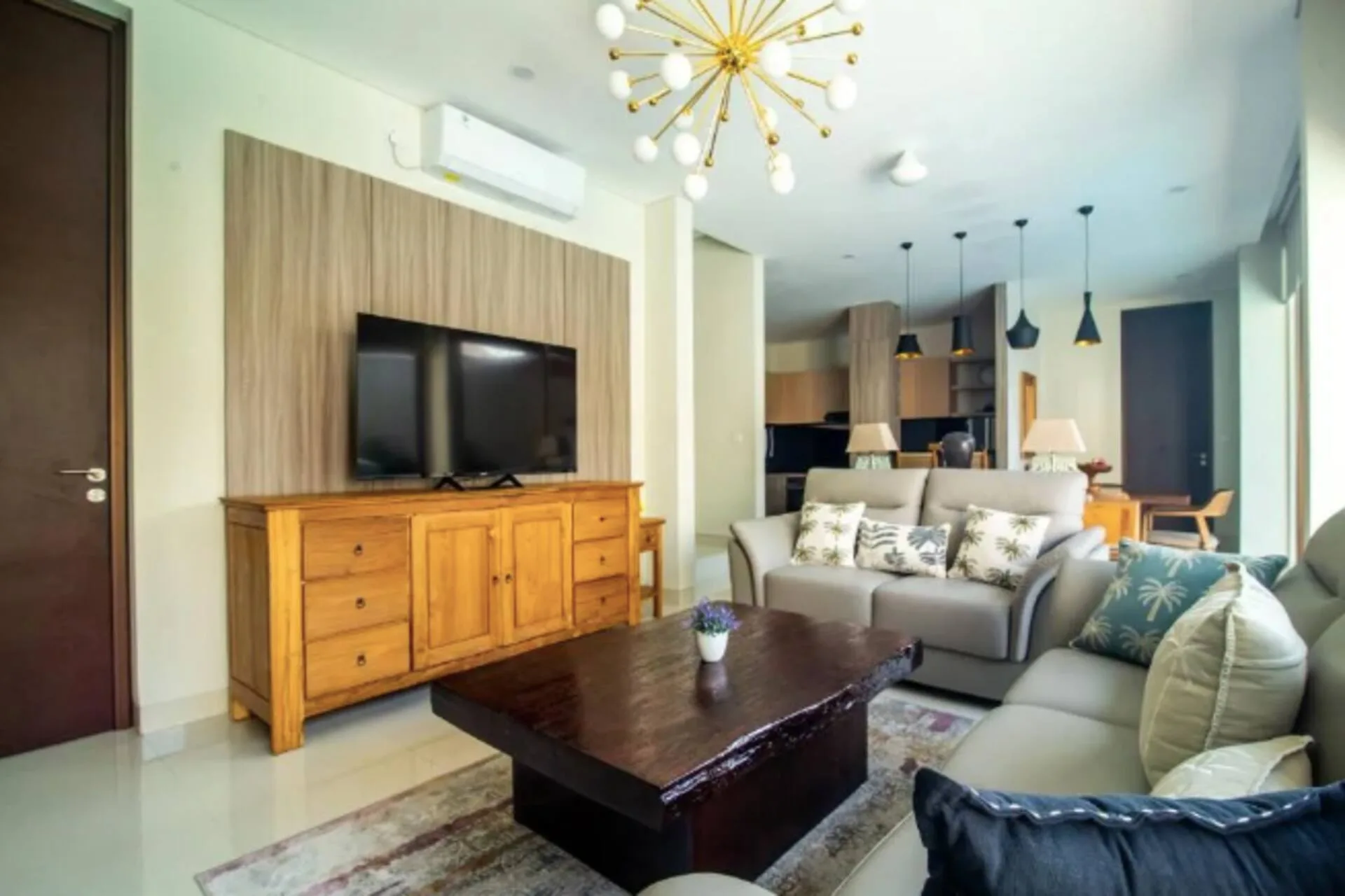 4 Bedroom Luxe Home: Modern & Tranquil Tanah Lot Escape 2