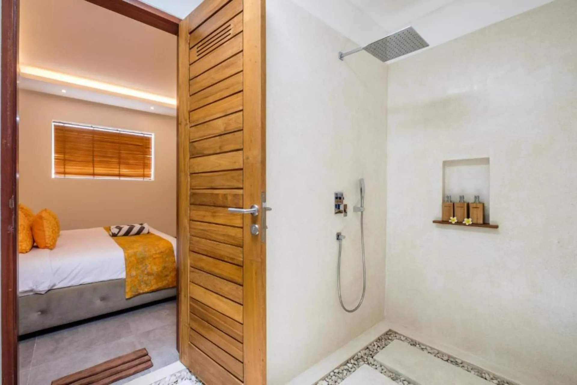 Tropical 4 Bedroom Private-easy Access-near Construction 2