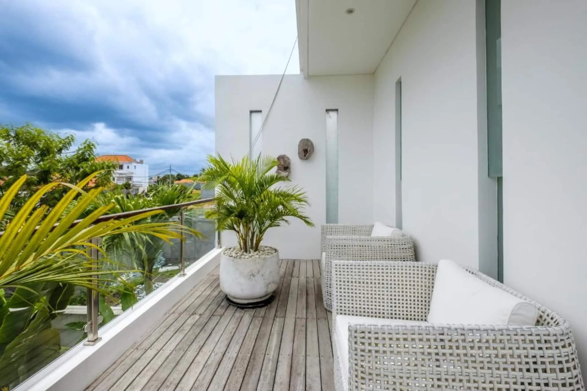Tropical 4 Bedroom Private-easy Access-near Construction 4
