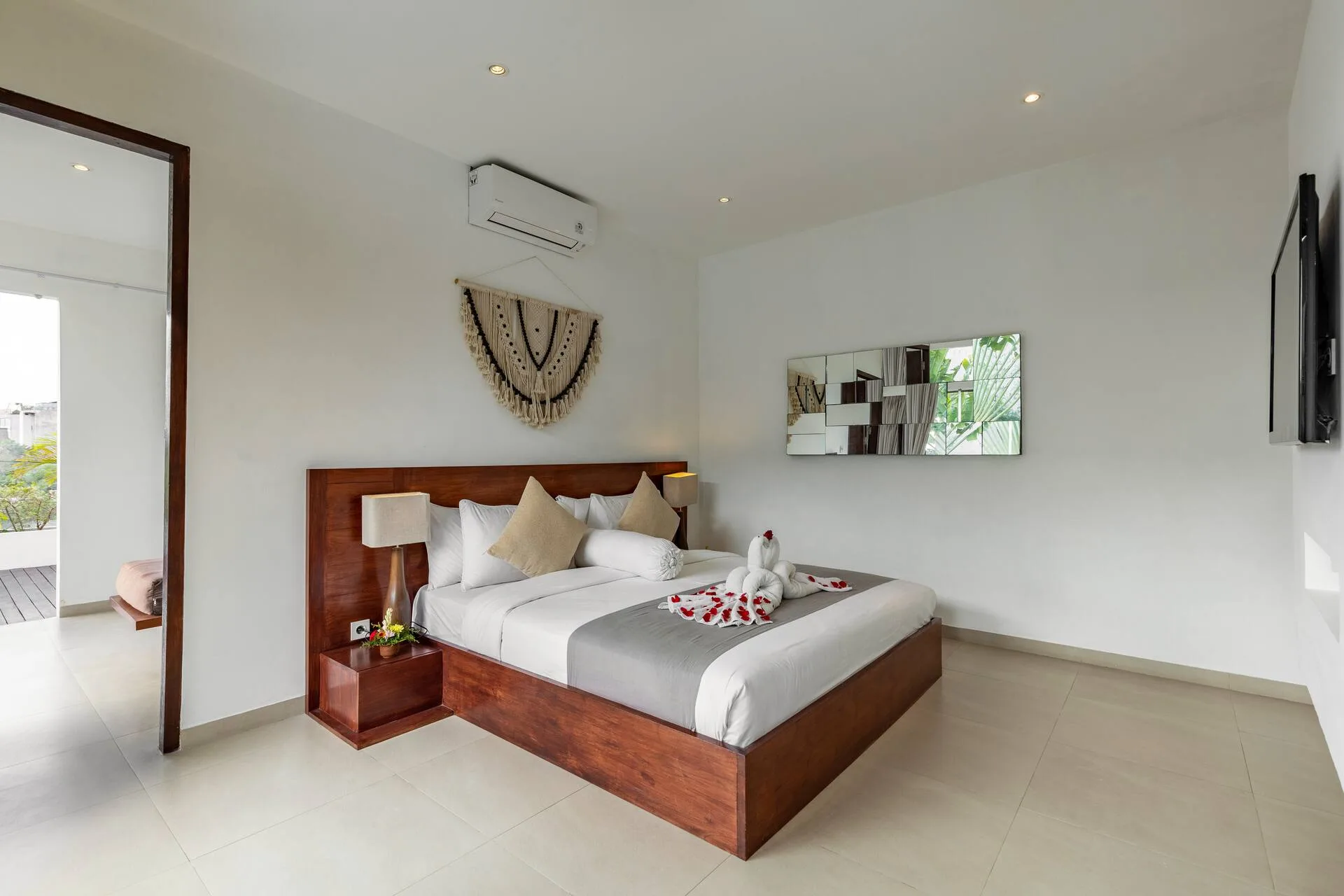 Spacious 4 Bedroom Designer Villa near Seminyak Beach 2