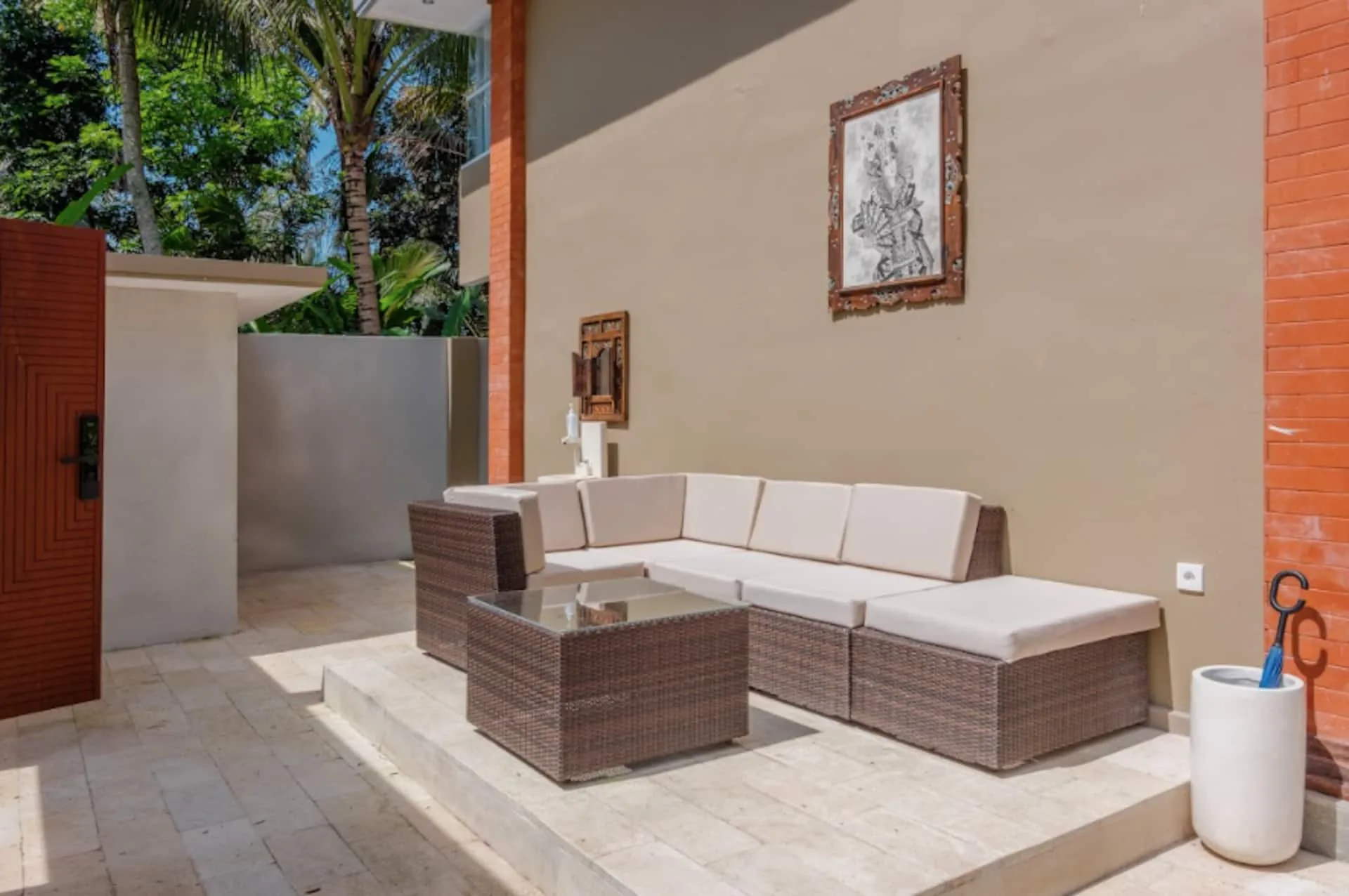 Cozy Mezzanine with Infinity Shared Pool Payangan 4