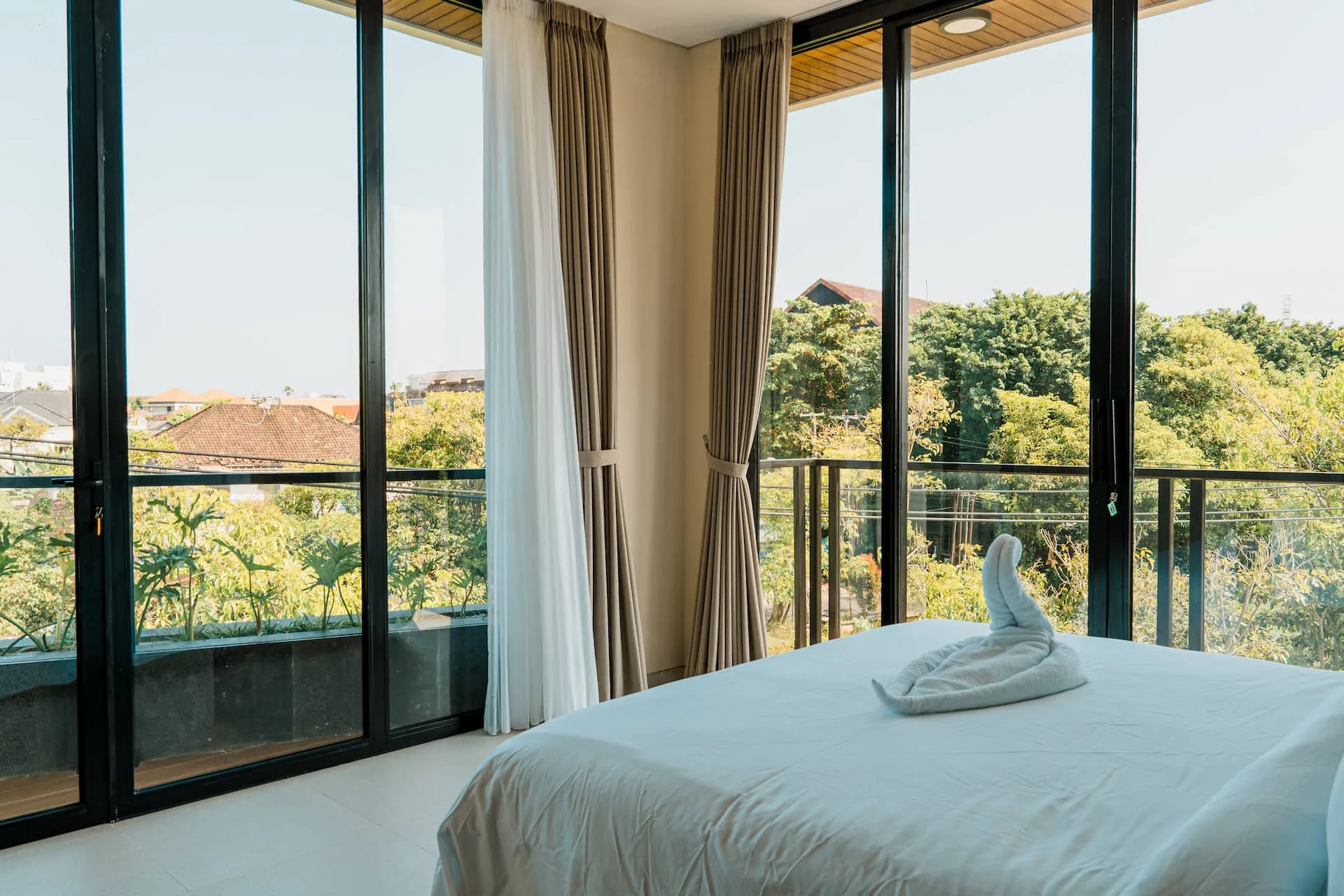 Luxury 3 Bedroom Villa - Modern Chic Design near Legian 2