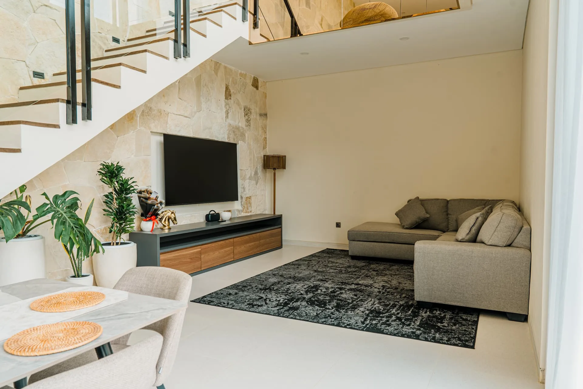 Luxury 3 Bedroom Villa - Modern Chic Design near Legian 5