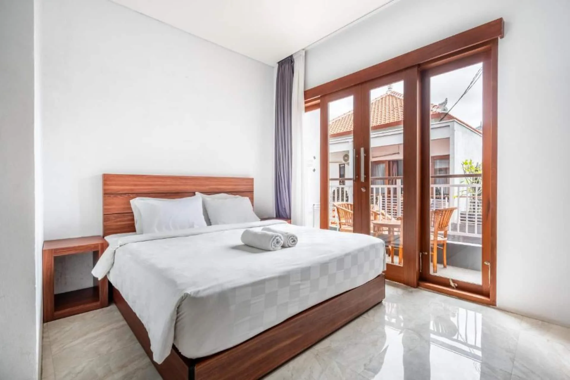 Budget Friendly Deluxe Room Balcony-central Kuta 2
