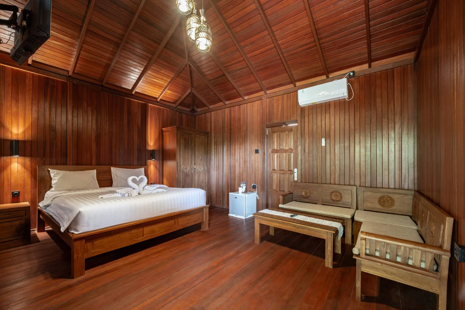 Beautiful Wooden Suite with Sharing Pool-nusa Dua 2