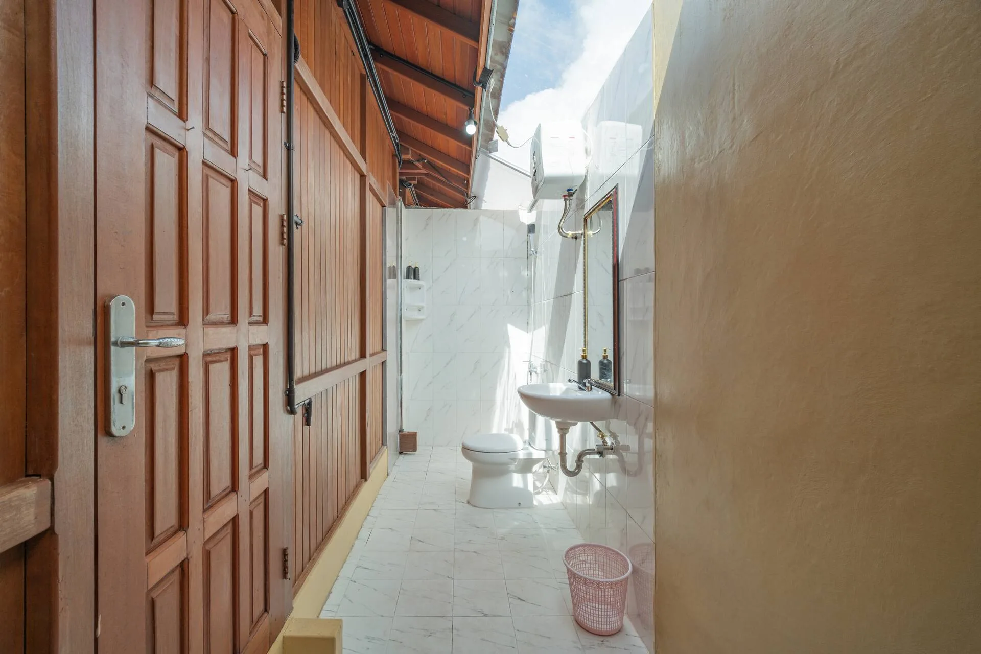 Beautiful Wooden Suite with Sharing Pool-nusa Dua 3