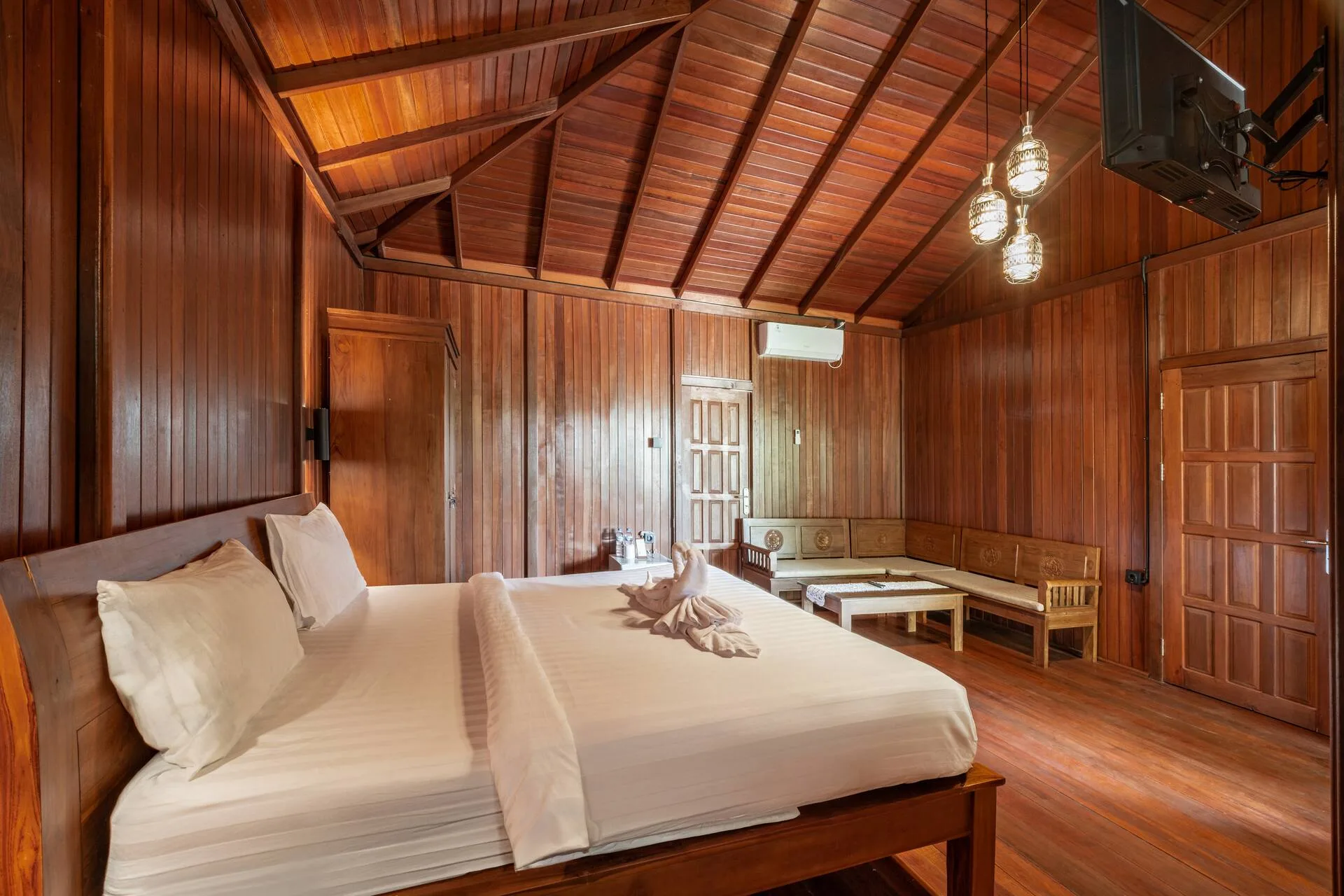 Cozy Room with Wooden Style-sharing Pool-nusadua 2