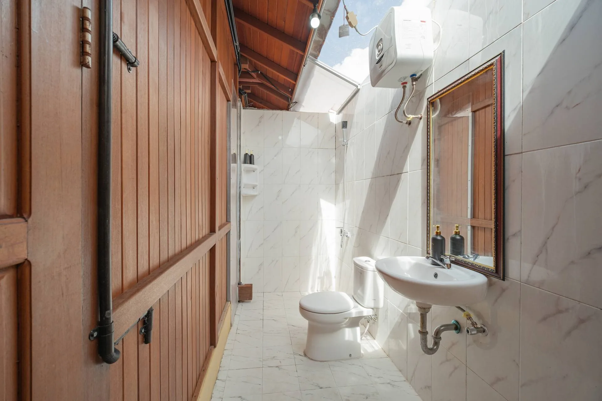 Cozy Room with Wooden Style-sharing Pool-nusadua 3
