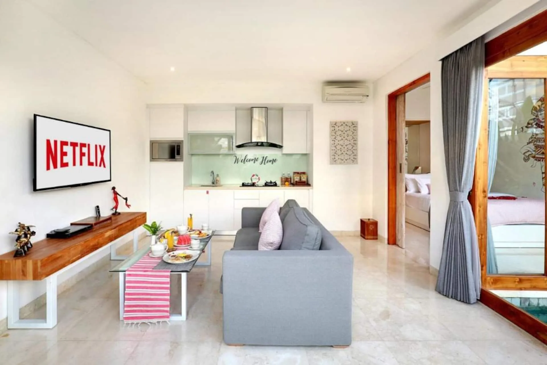 Romantic Villa with Private Pool and Bathtub 4