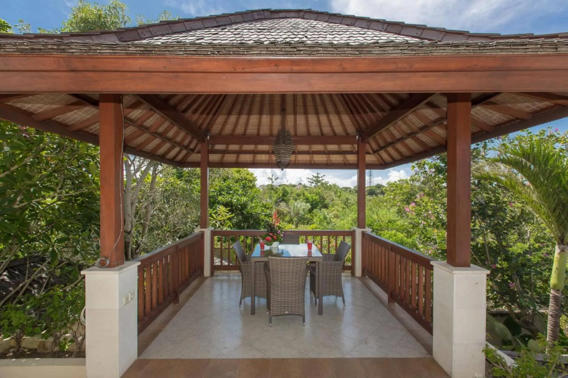 Wooden Touch 3 Bedroom Private Villa near Melasti Beach 3