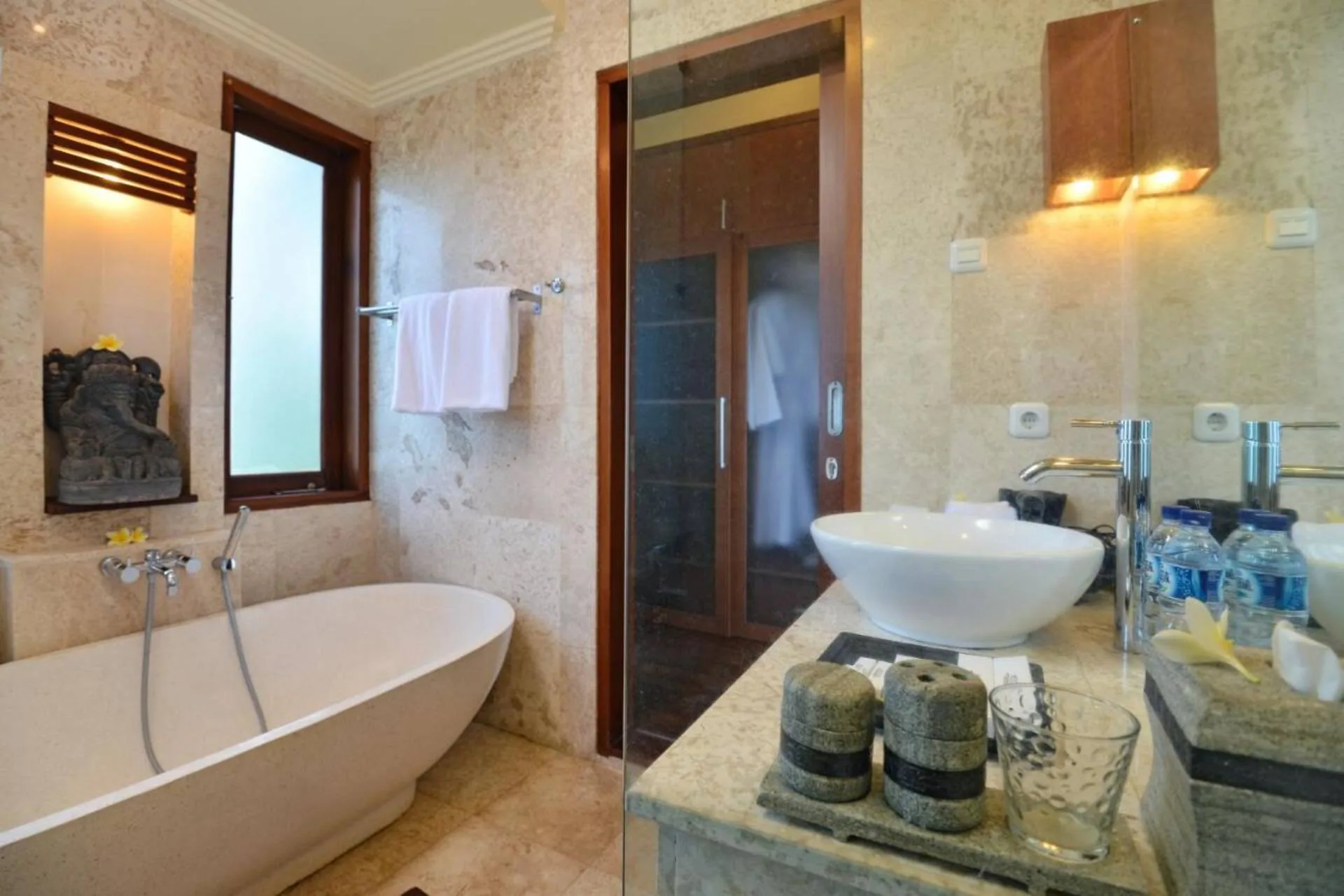 Wooden Coastal Touch 3 Bedroom Private Villa in Ungasan 5