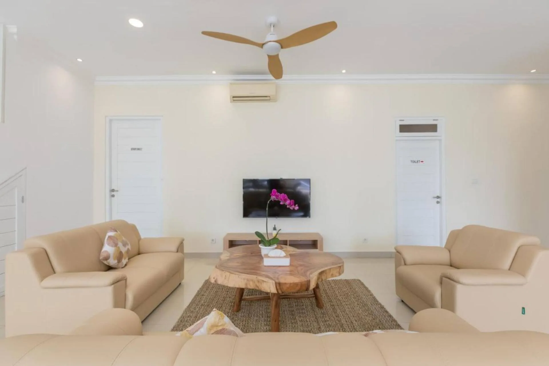 Spacious Modern 5 Bedroom Private Villa in Jimbaran 2