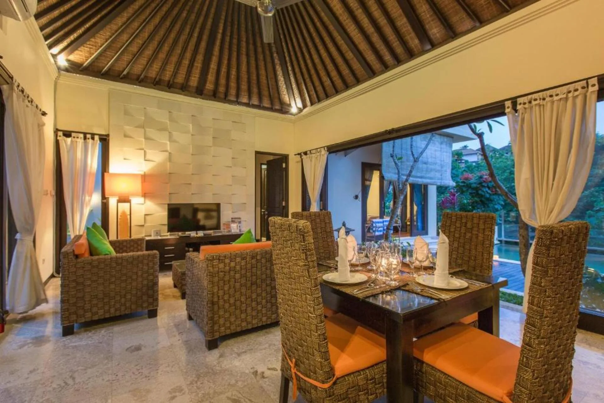 Stunning Tropical 1 Bedroom Villa with Pool in Uluwatu 2