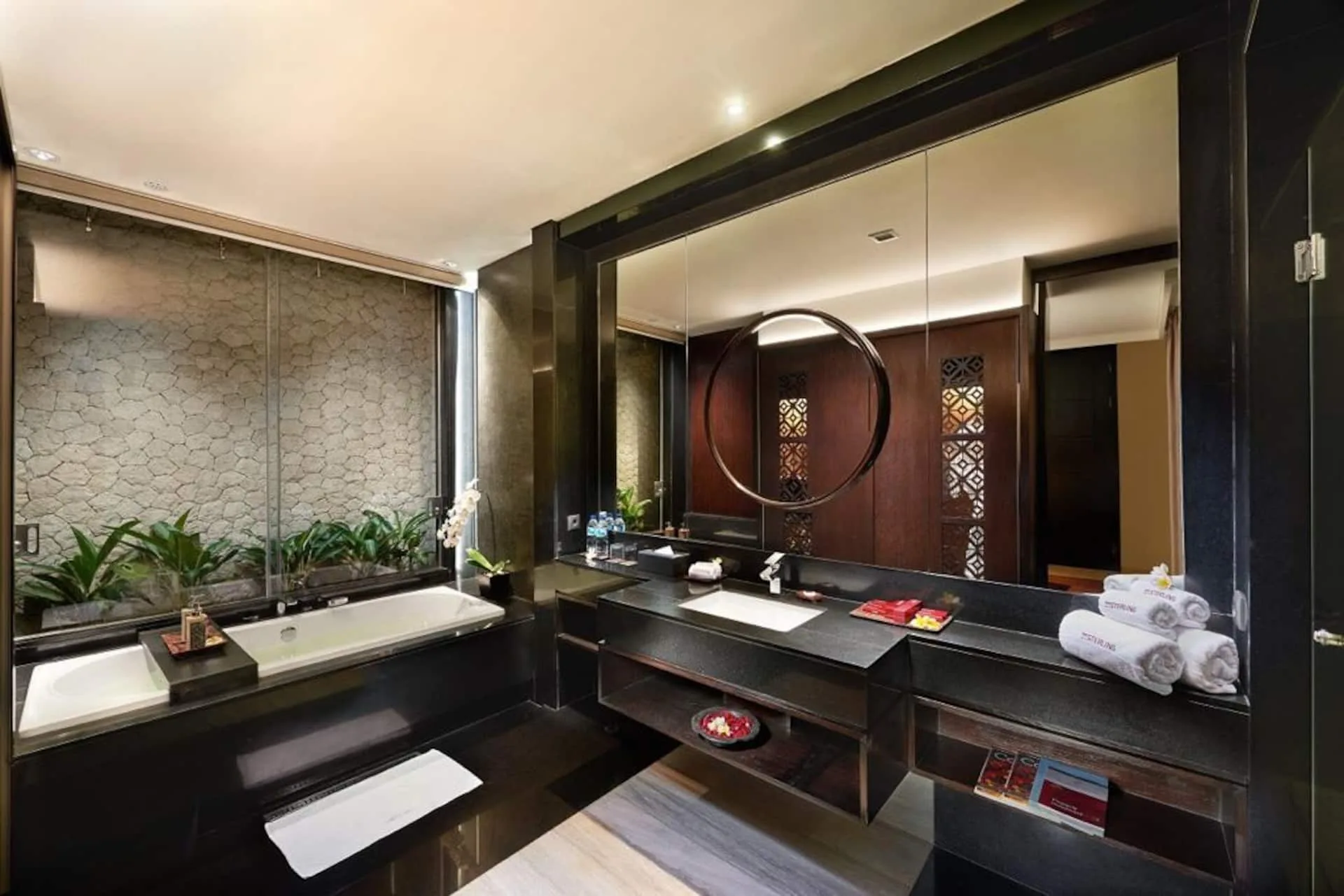 Affordable Luxe 8 Bedroom Villa with Pool in Uluwatu 4