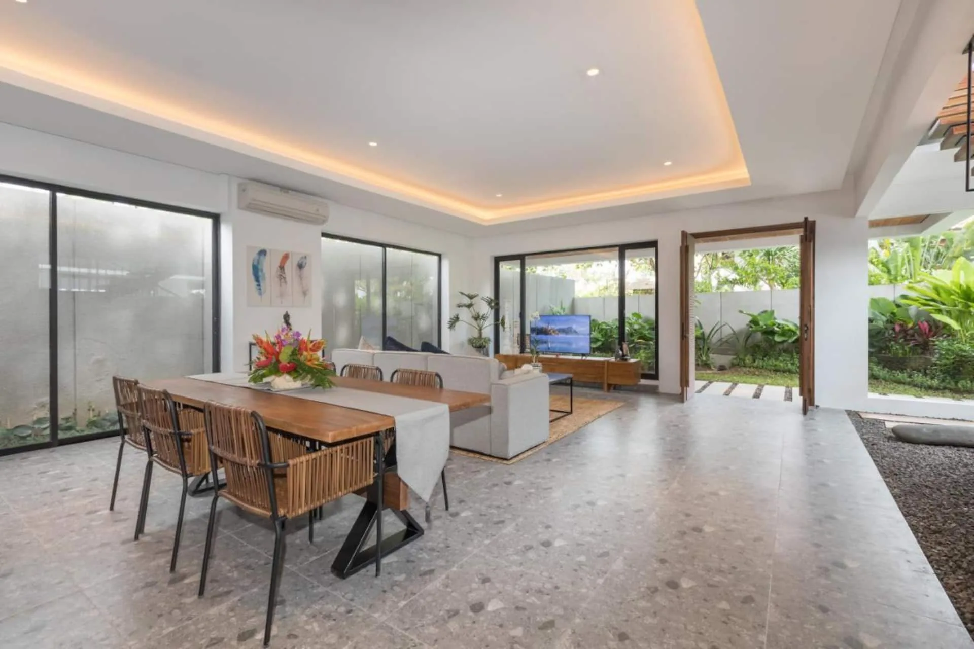 Grand Modern Sanctuary 5 Bedroom Private Villa in Canggu 4