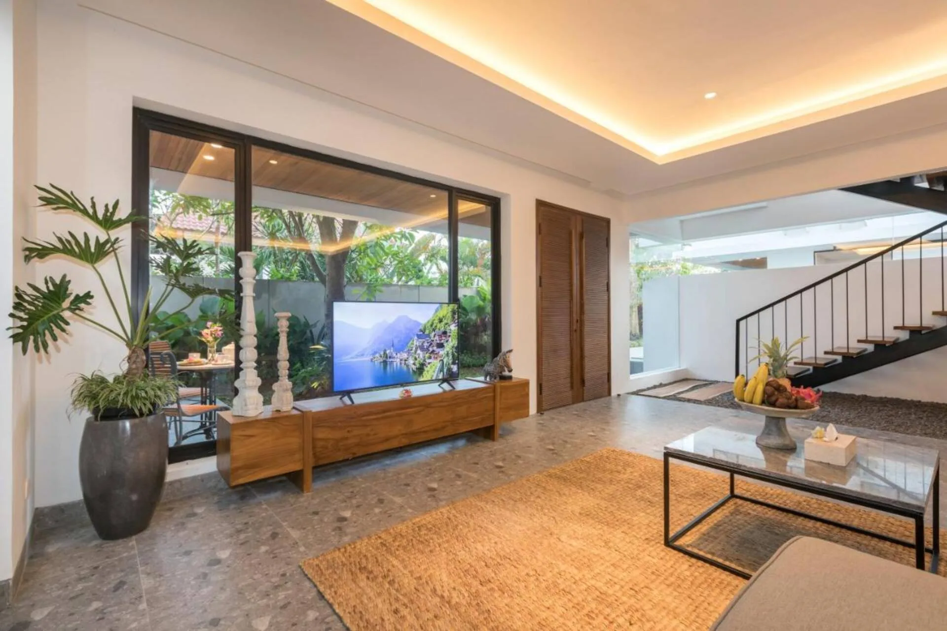 Superb Modern Estate 6 Bedroom Private Villa in Canggu 5
