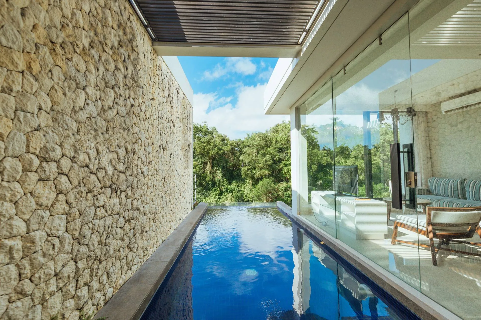 Clifftop Poolside Luxe 1 Bedroom Private Villa in Uluwatu 2
