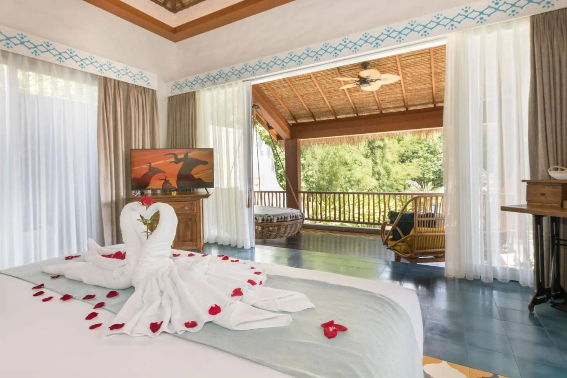 Luxe Modern Wooden 2 Bedroom Private Villa in Canggu 5