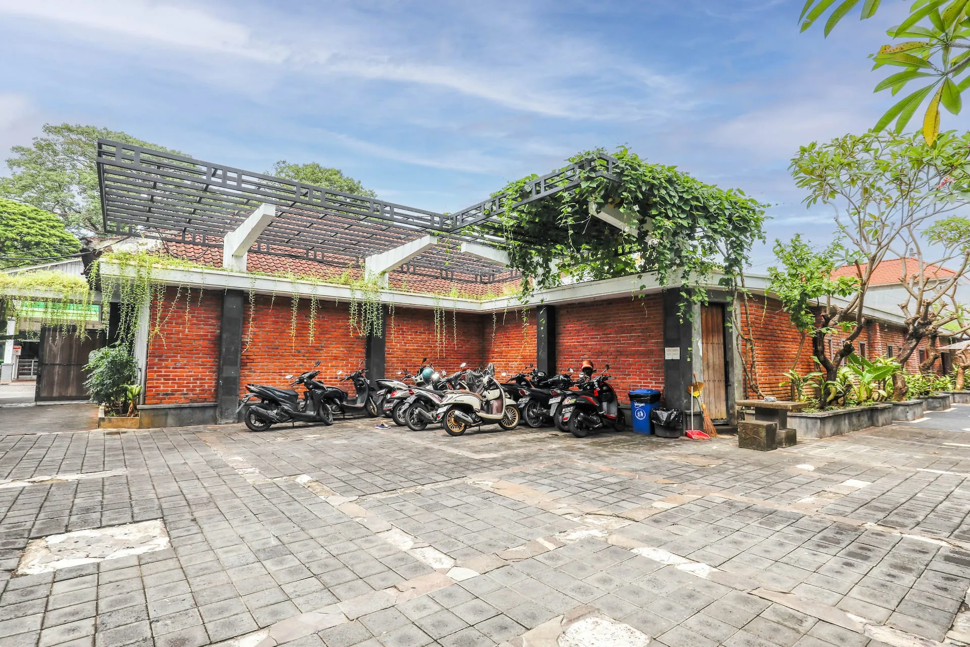 Stylish Central Oasis 3 Bedroom Private Villa in Legian