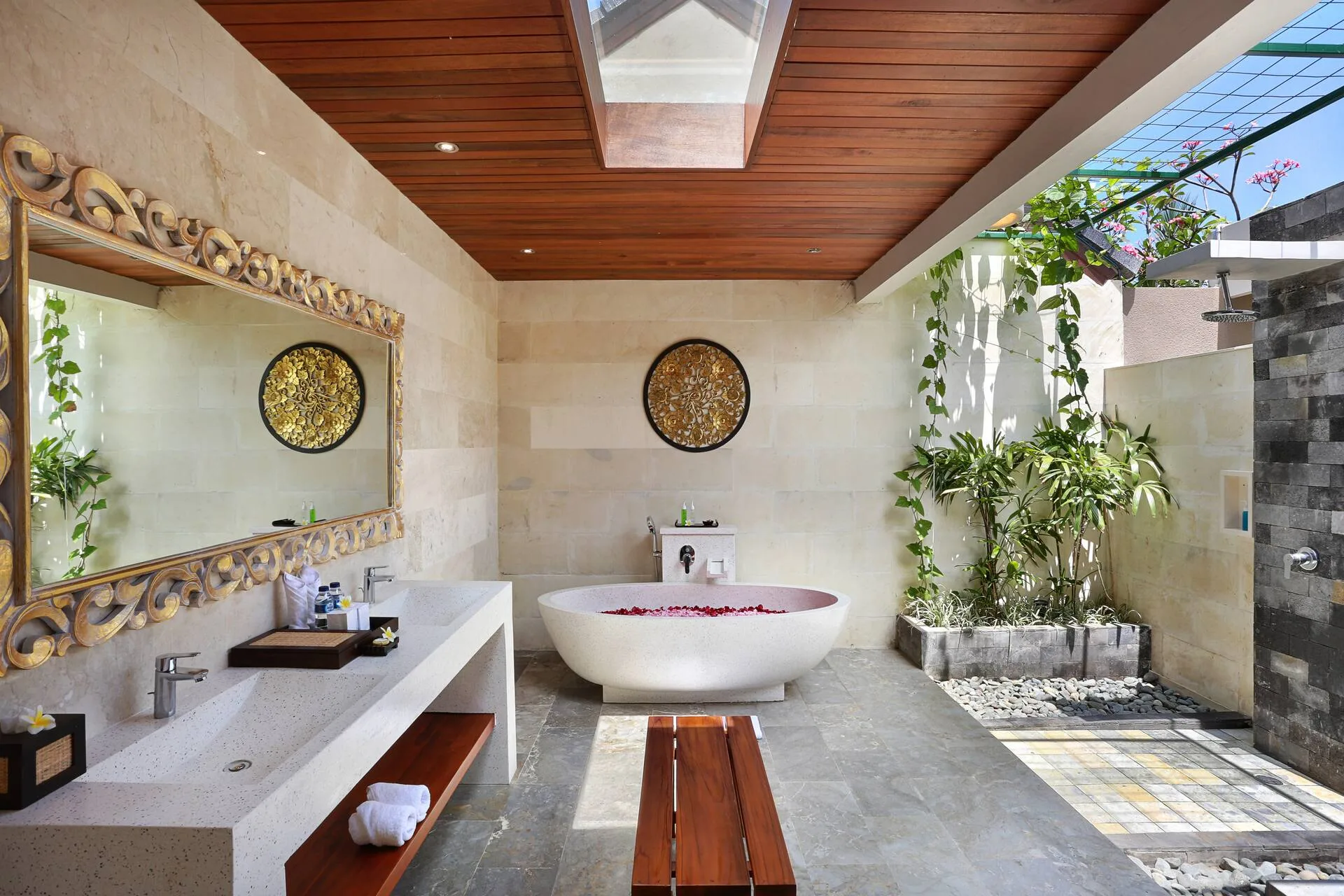 Tropical-style 1 Bedroom Suite Private Villa in Jimbaran 3
