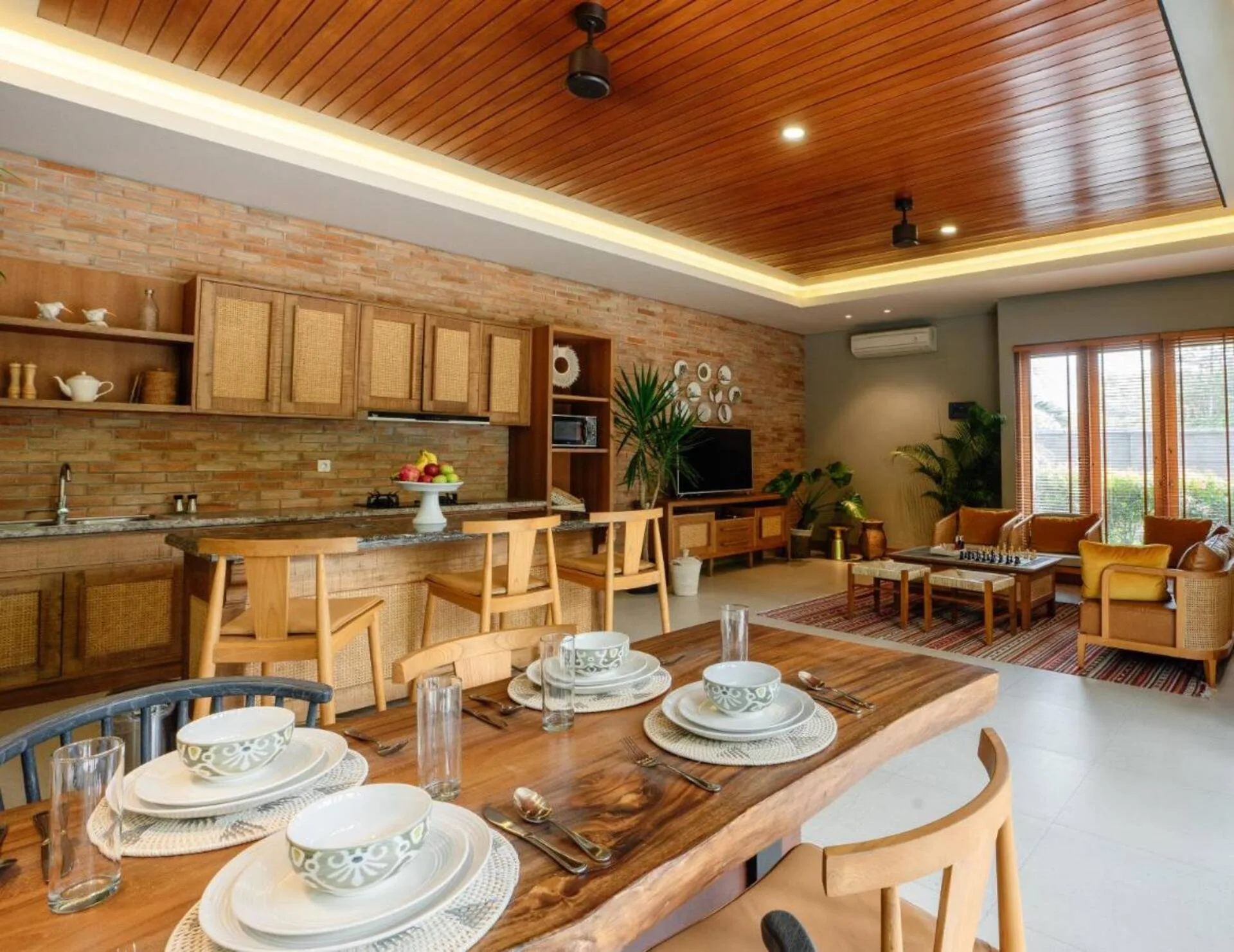 Modern Lush Wooden-style 3 Bedroom Villa in Canggu 3