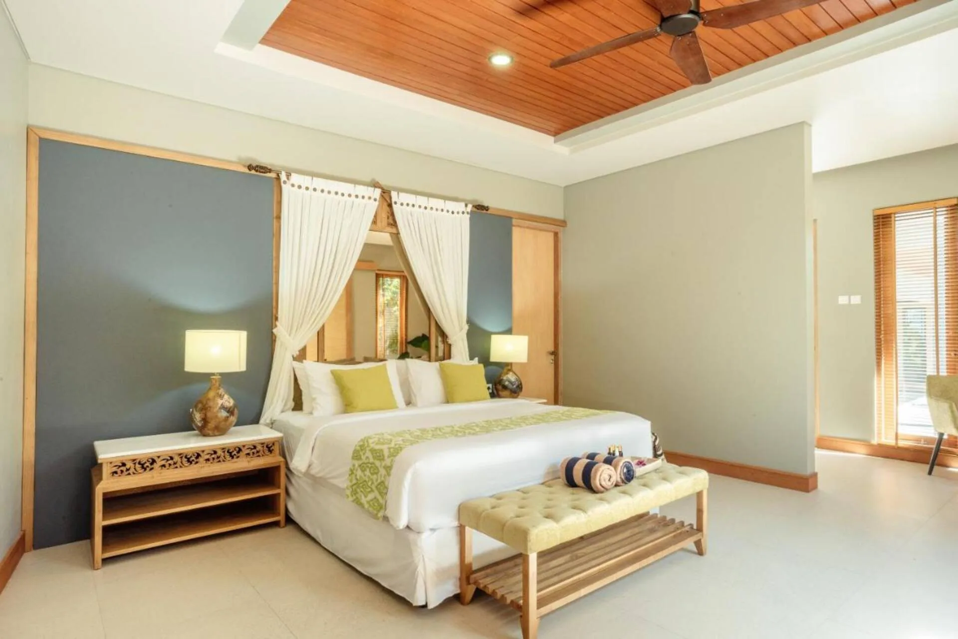 Modern Lush Wooden-style 3 Bedroom Villa in Canggu 5