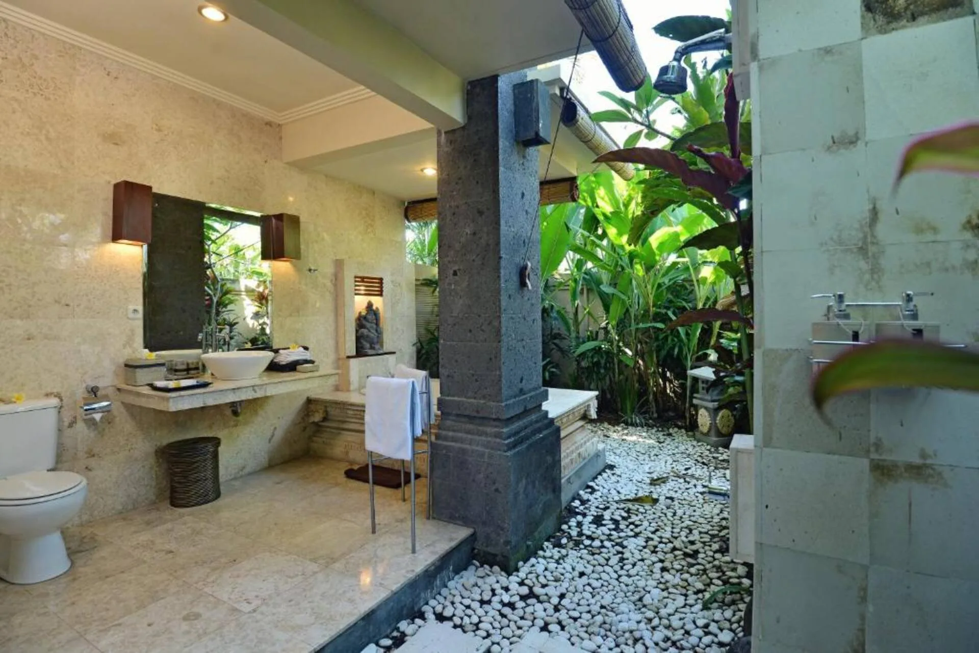 Joyful 3 Bedroom Private Pool Villa in Uluwatu 3