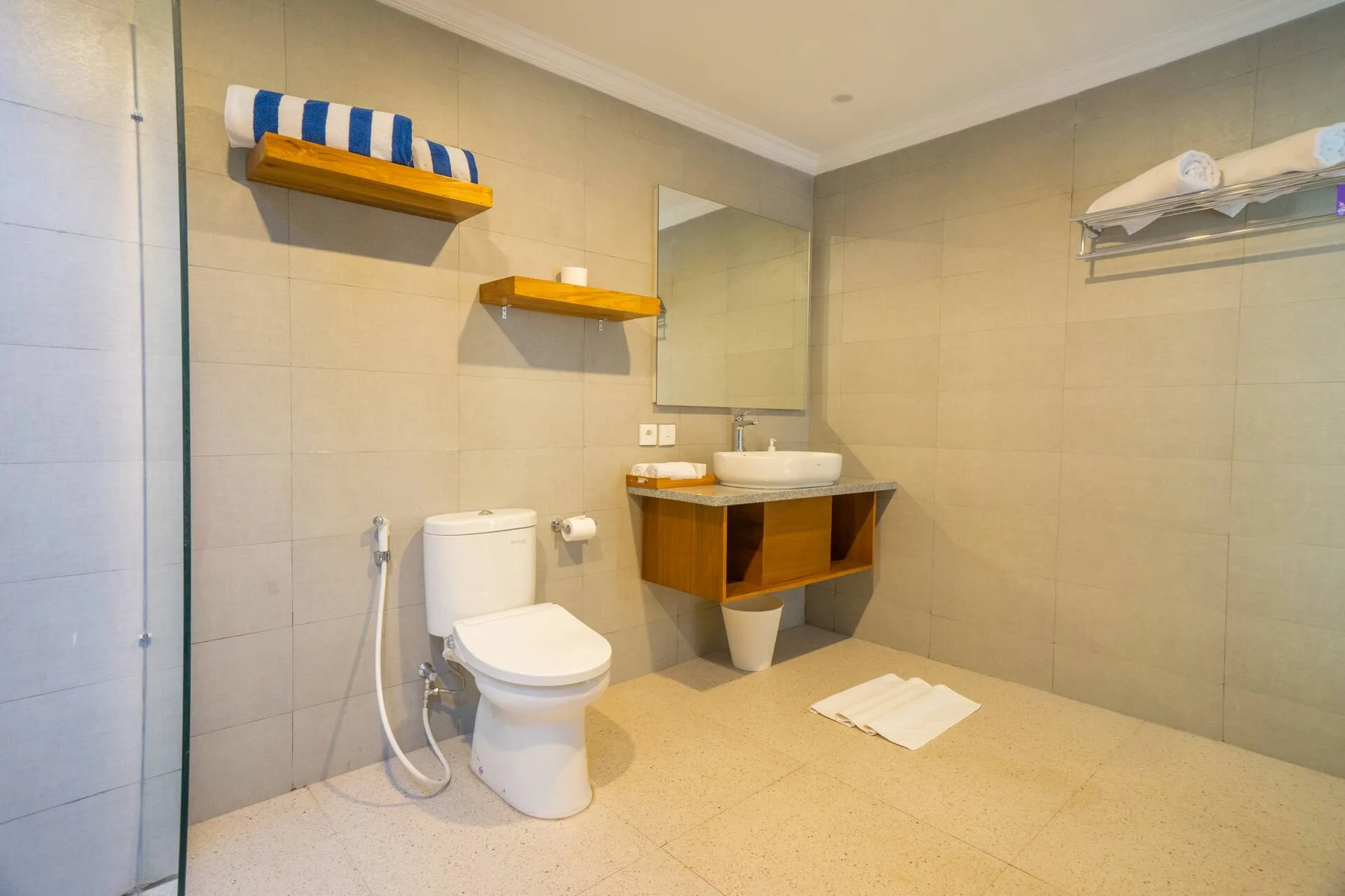 Cheerful 2 Bedroom Private Pool in Canggu 3