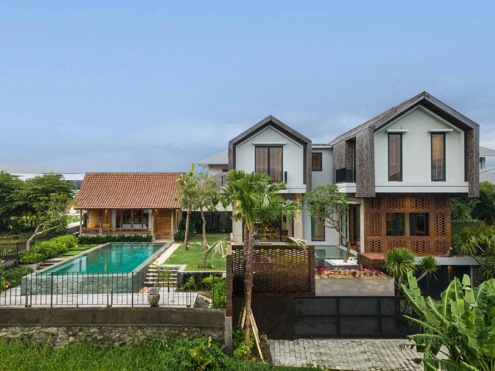 Modern-touch Tropical 3 Bedroom Private Villa in Canggu 4