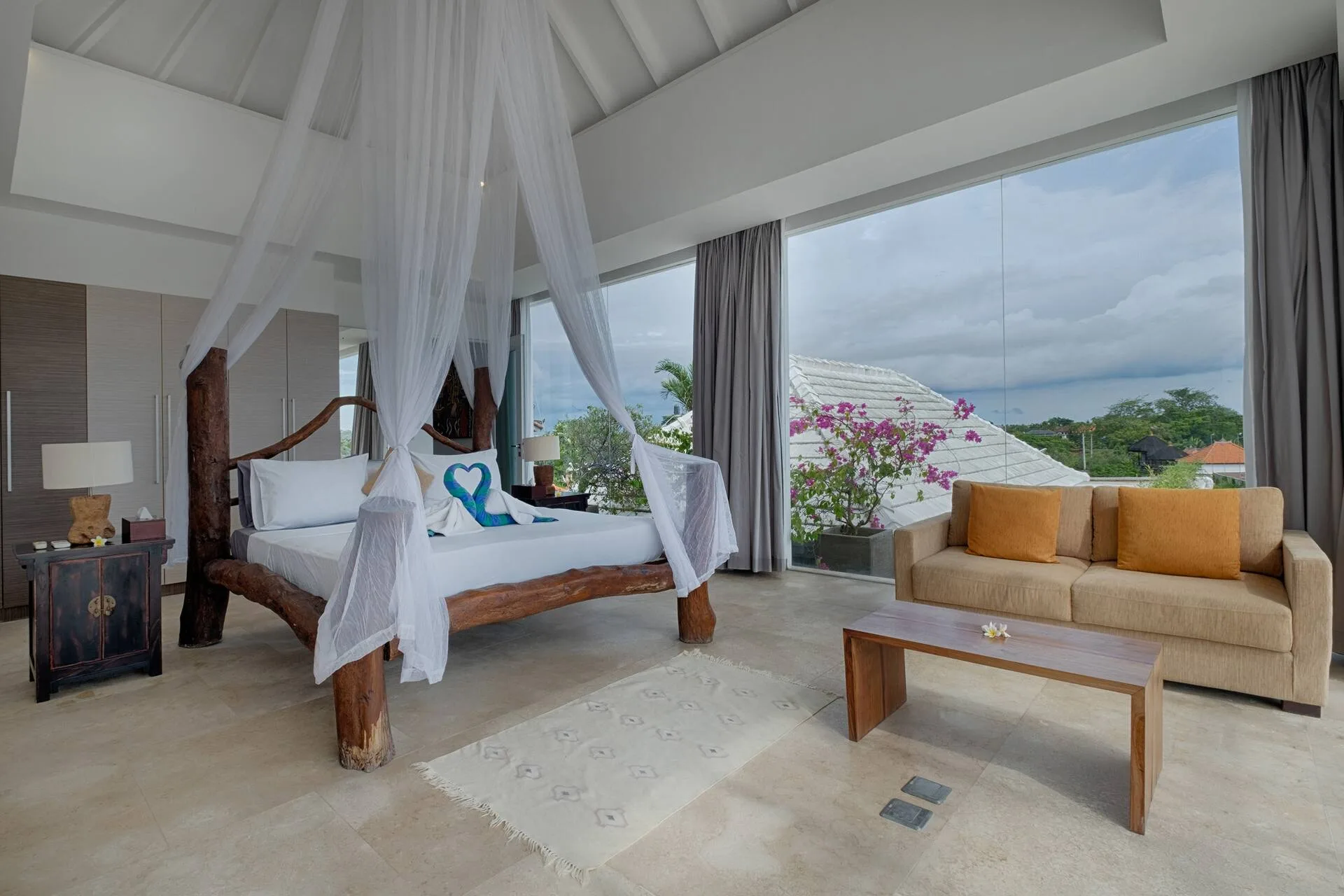 Luxurious White-theme 3 Bedroom Private Villa in Canggu 3