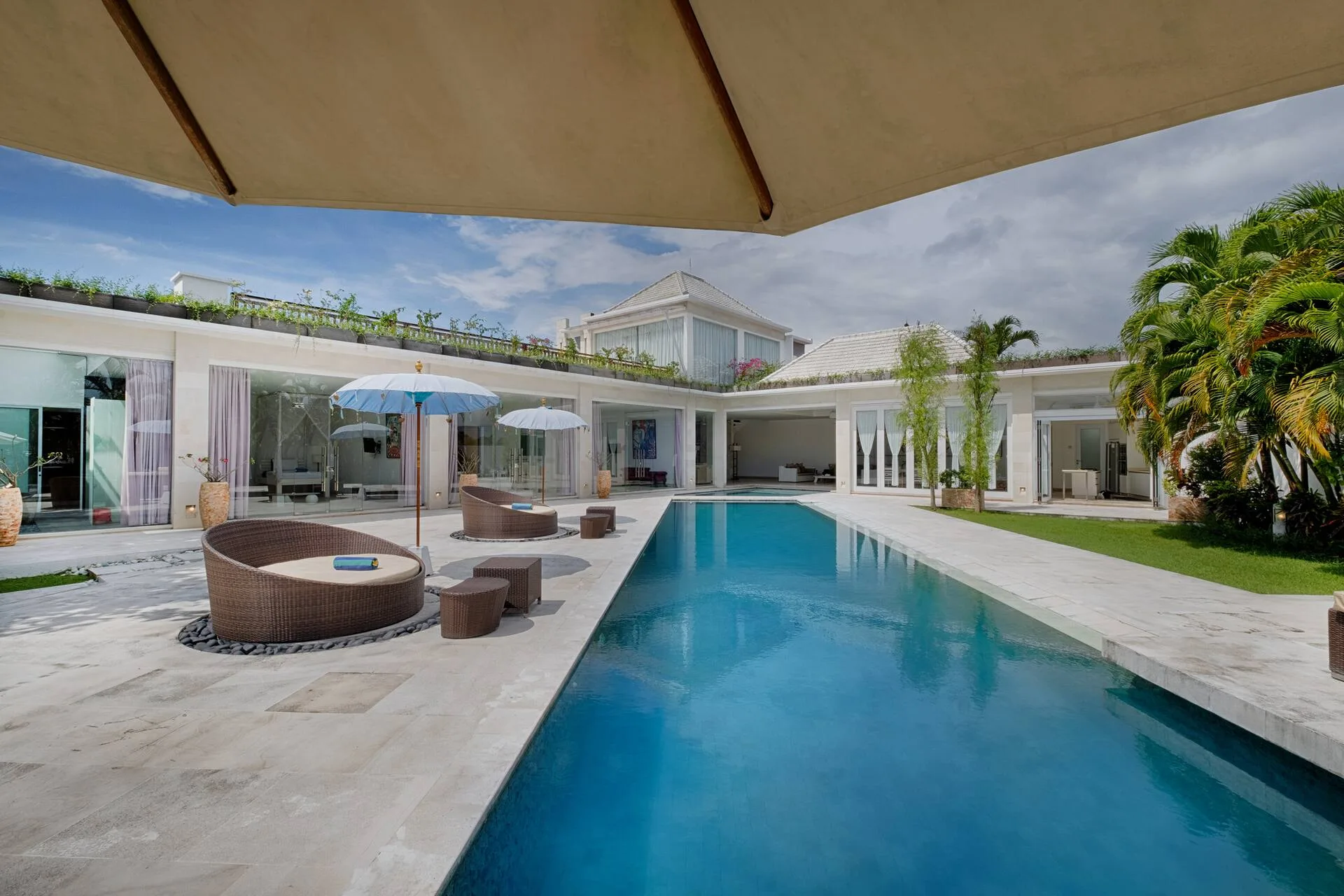 Luxurious White-theme 3 Bedroom Private Villa in Canggu 4