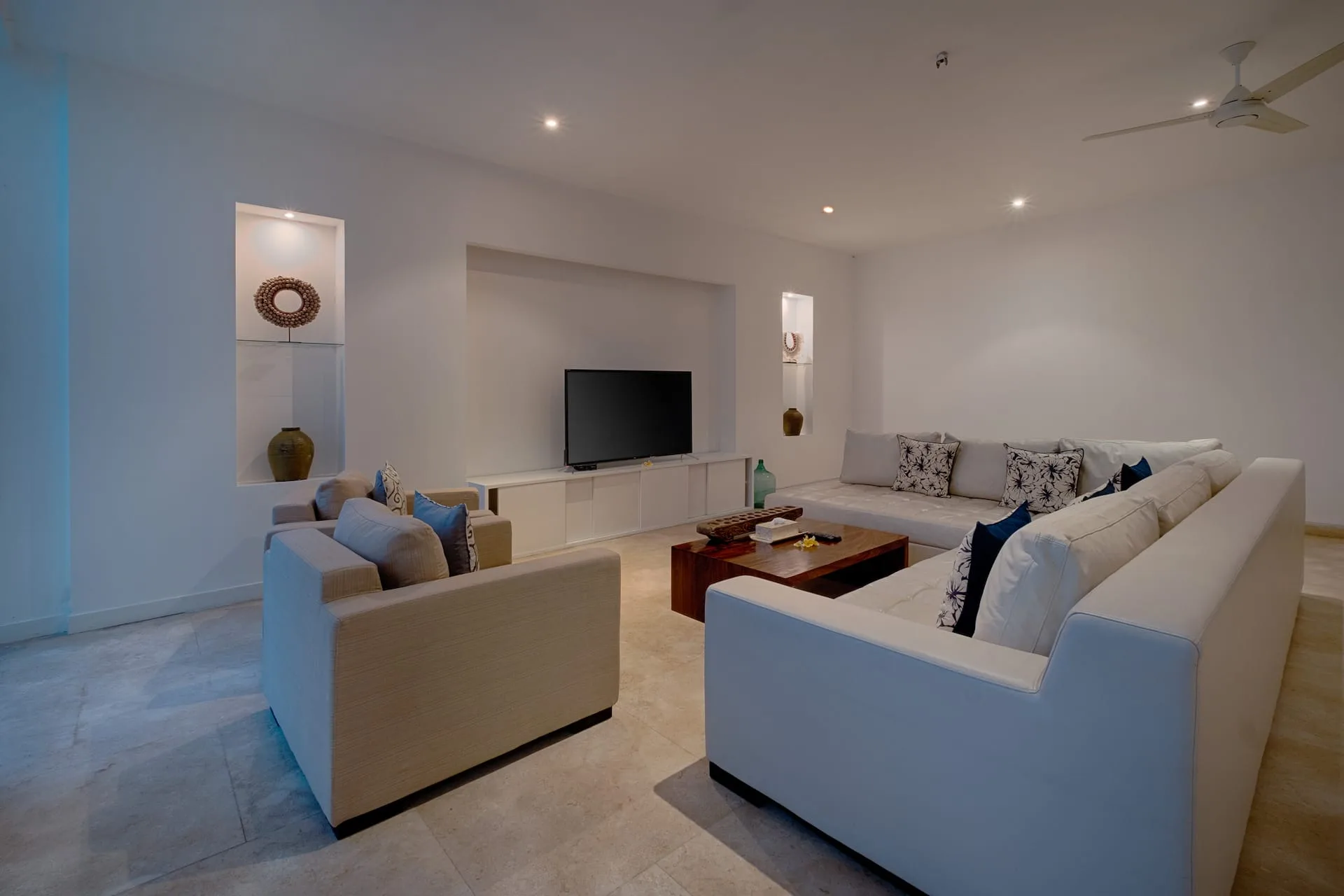 Luxurious White-theme 3 Bedroom Private Villa in Canggu 5