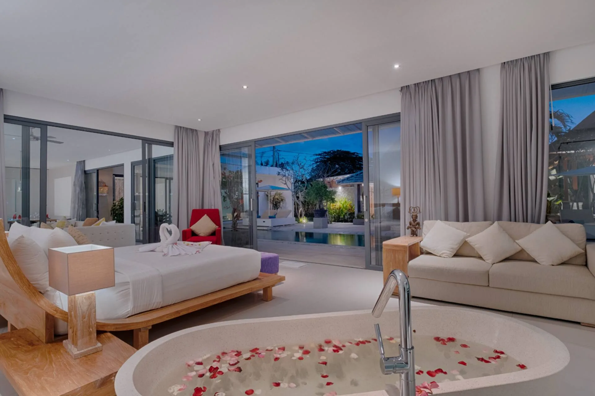 Elegant White-theme 3 Bedroom Private Villa in Canggu 2