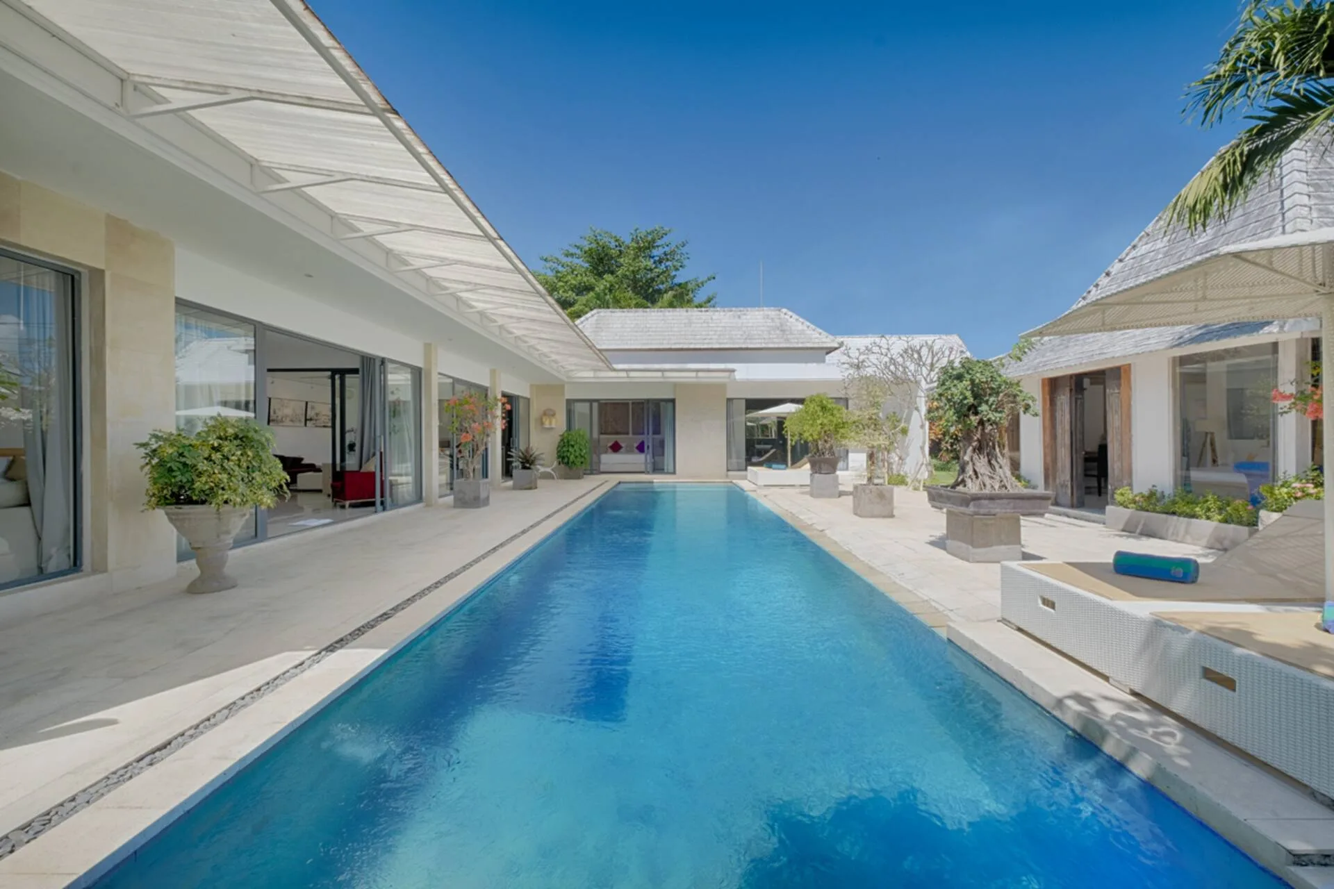 Elegant White-theme 3 Bedroom Private Villa in Canggu 3
