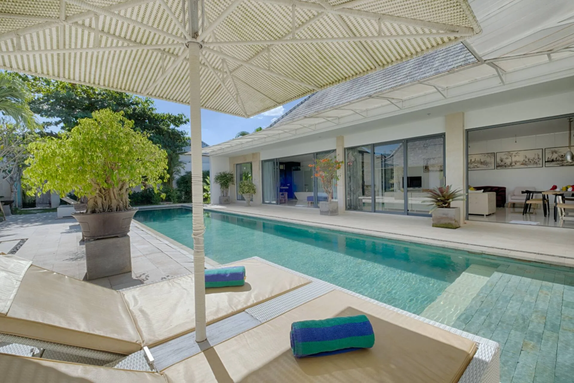 Elegant White-theme 3 Bedroom Private Villa in Canggu 4