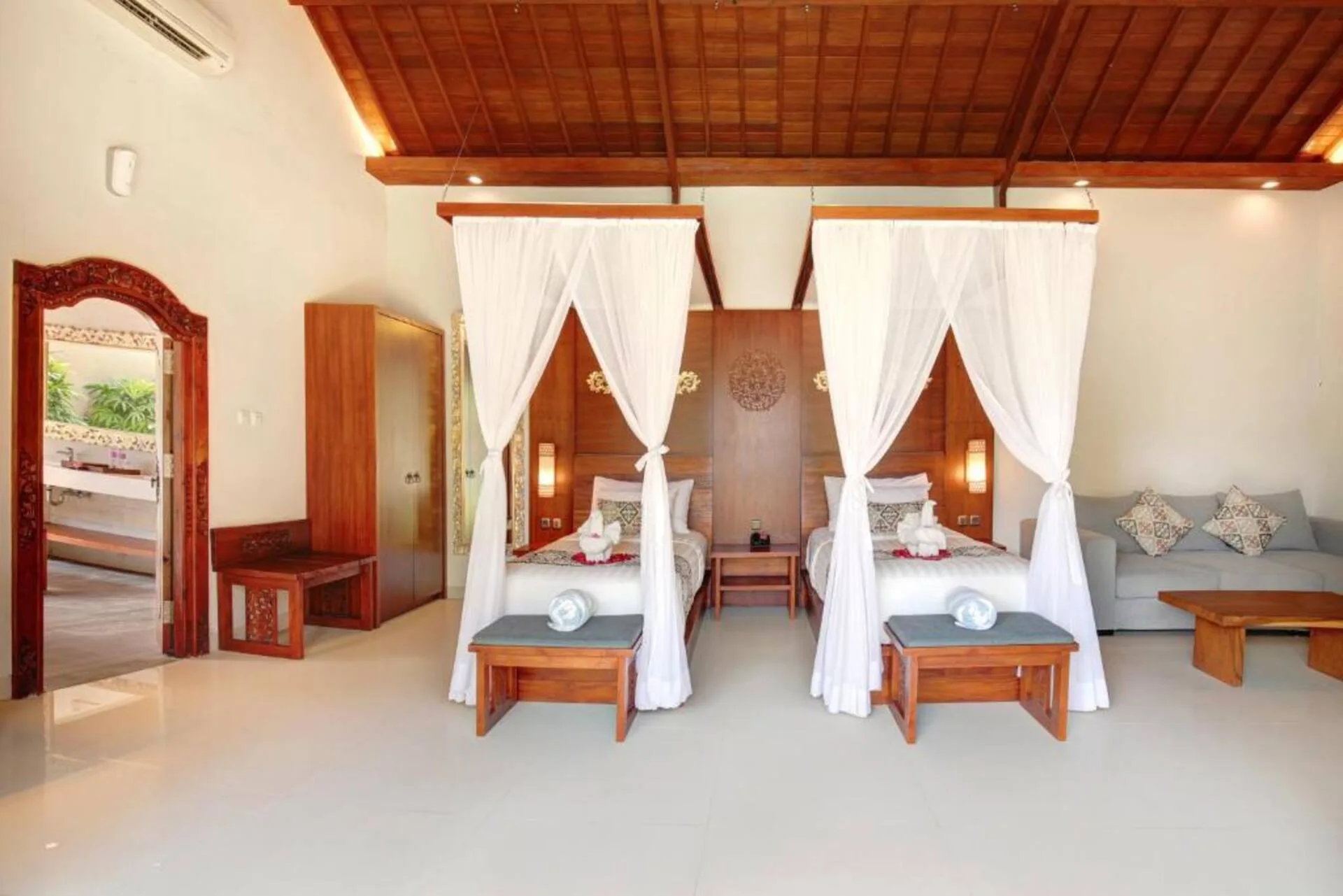Tropical-style 2 Bedroom Suite Private Villa in Jimbaran 2