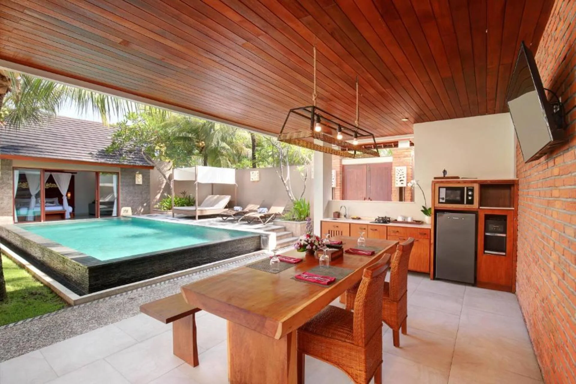 Tropical Hideaway Suite 2 Bedroom Private Villa in Jimbaran 4