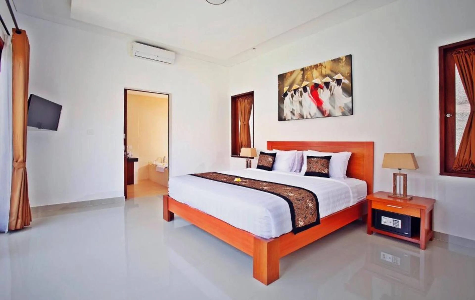 Spacious 3 Bedroom Private Pool Villa in Seminyak 2