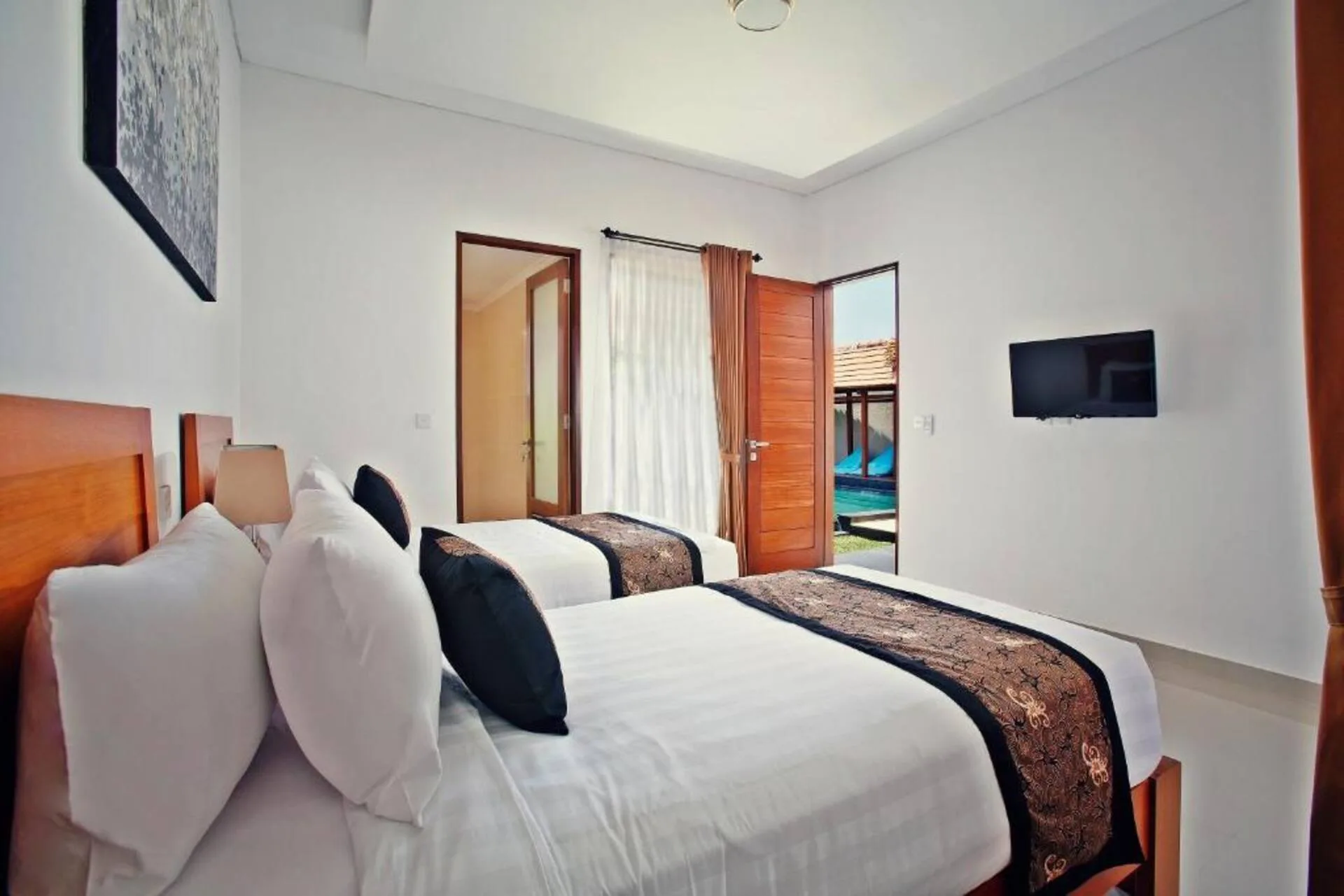 Spacious 3 Bedroom Private Pool Villa in Seminyak 5