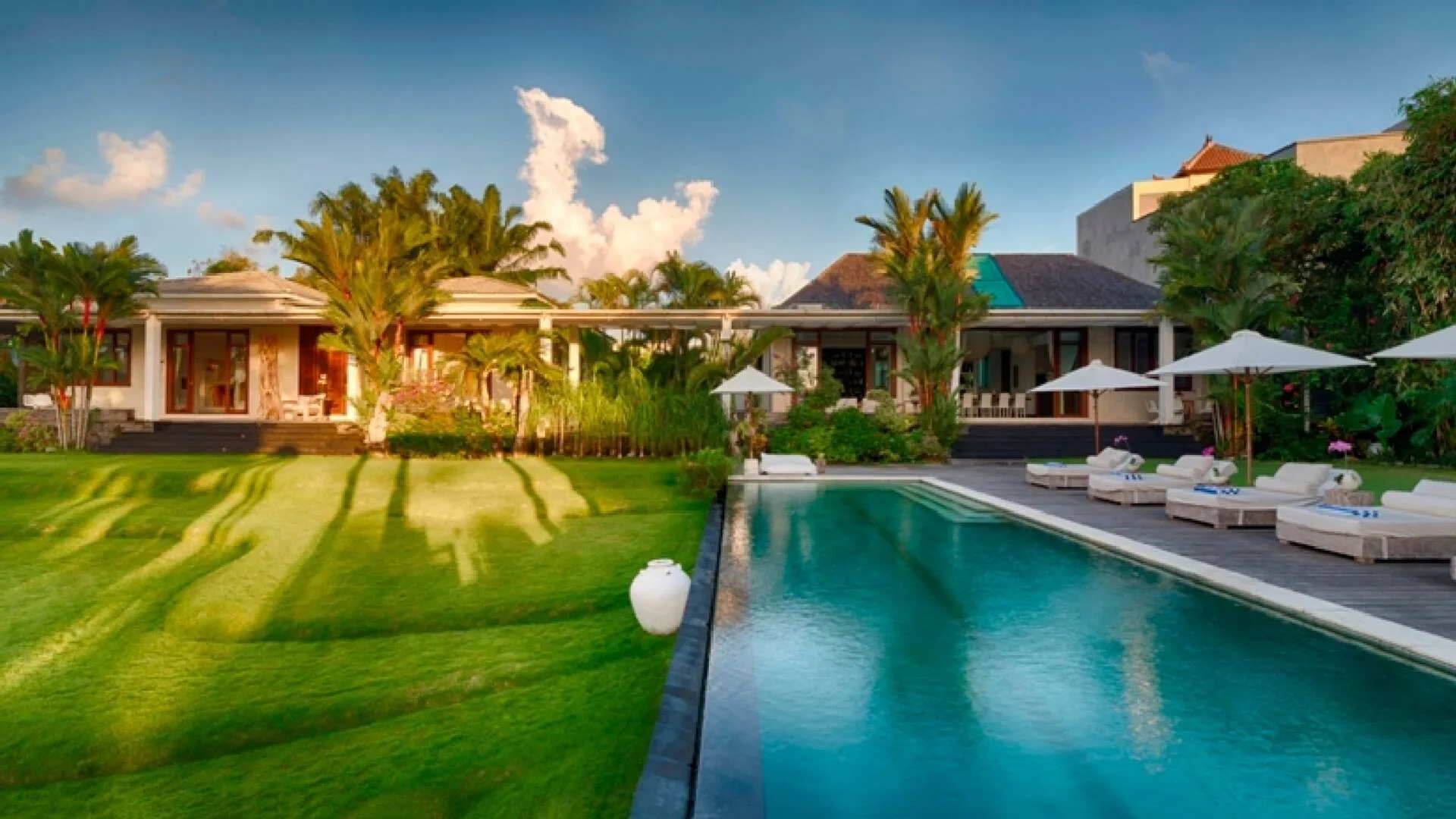 Extensive Luxury 6 Bedroom Private Villa in Canggu 3