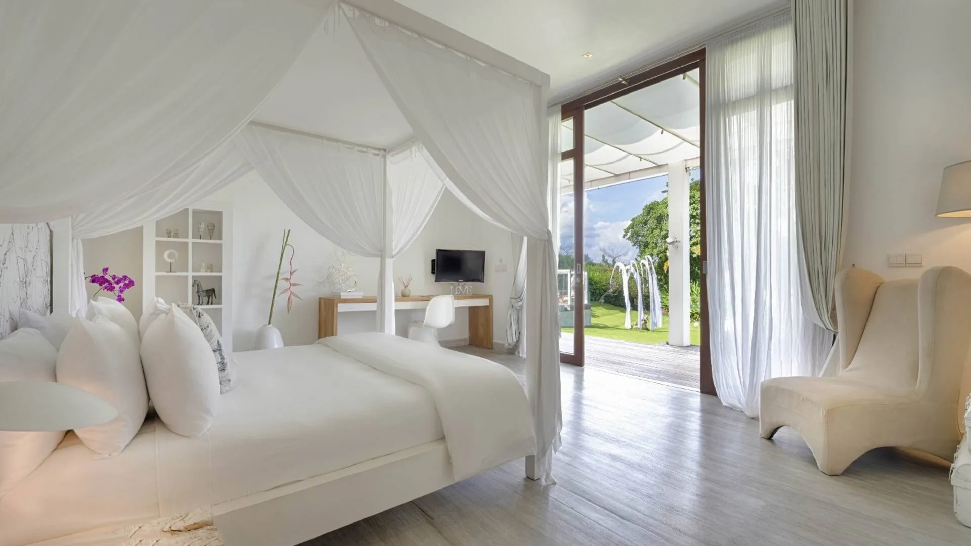 Extensive Luxury 6 Bedroom Private Villa in Canggu 5