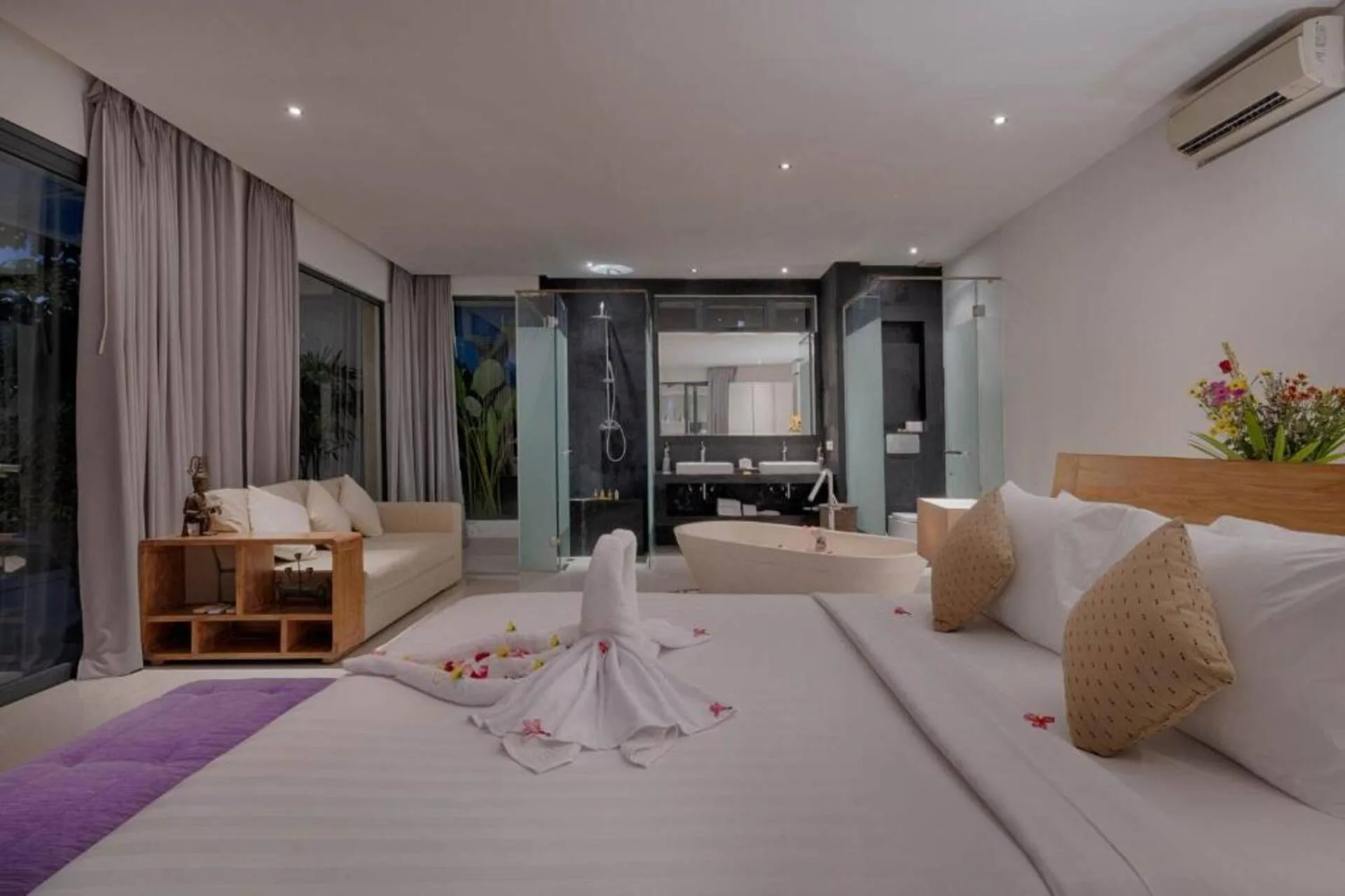 Romantic Garden Retreat 3 Bedroom Private Villa in Canggu 3